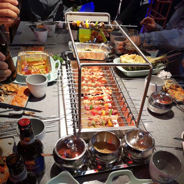 全自動翻轉燒烤桌在無煙燒卡店起到什作用？