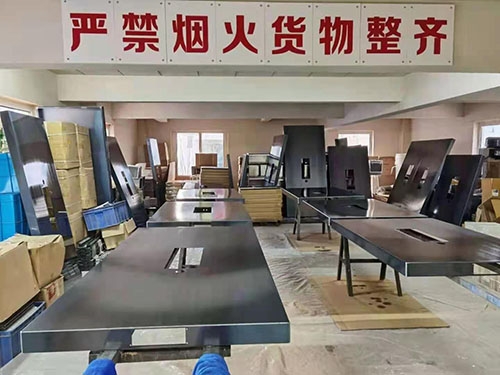 廚房爐具用不銹鋼的好還是鑄鐵的材質好呢？